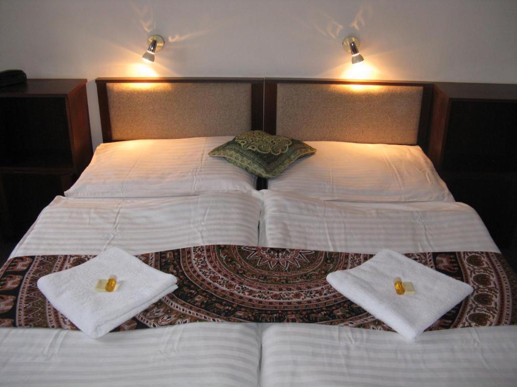 U Ceske Koruny Hotel - Prague — Photos 1